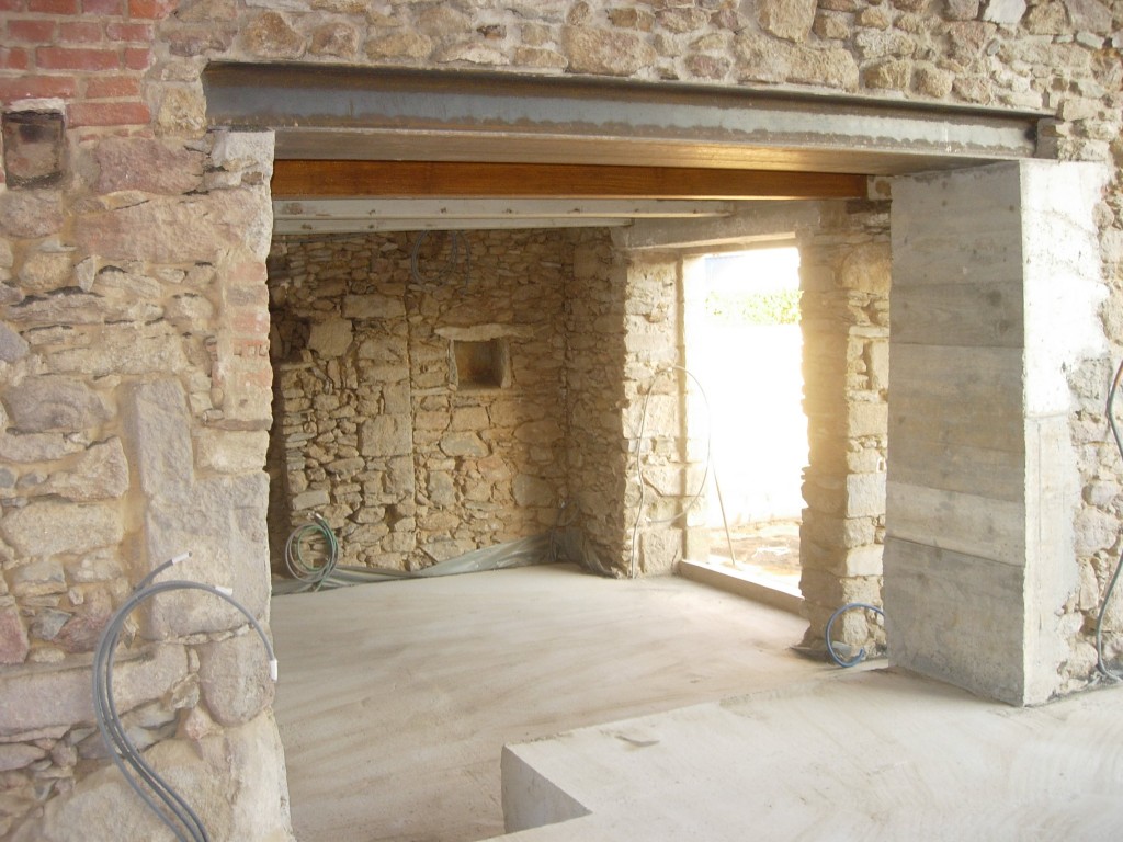Ouverture de mur en pierre, en béton dans la Vienne